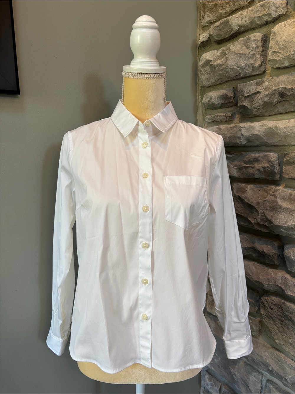 Banana Republic Women’s White Button Down Shirt, SP, NWOT